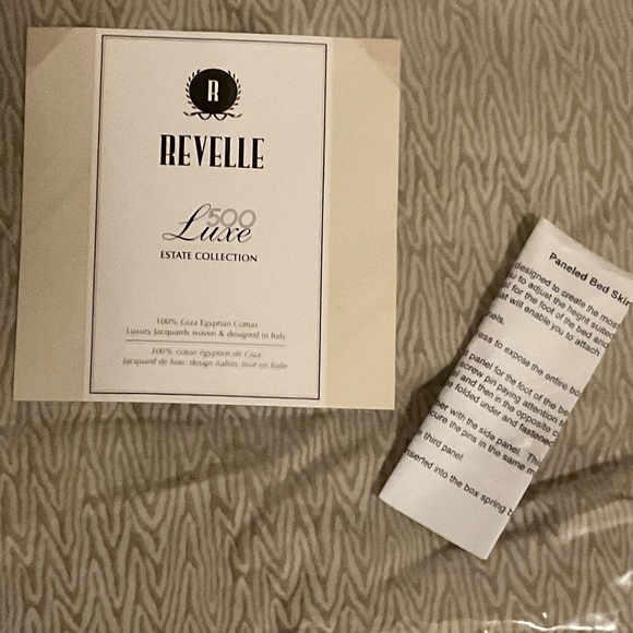 BNWOT Revelle Bedskirt in original packaging - Picture 2 of 4